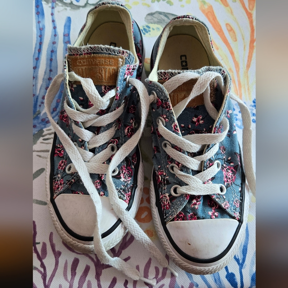 Girls Floral Converse